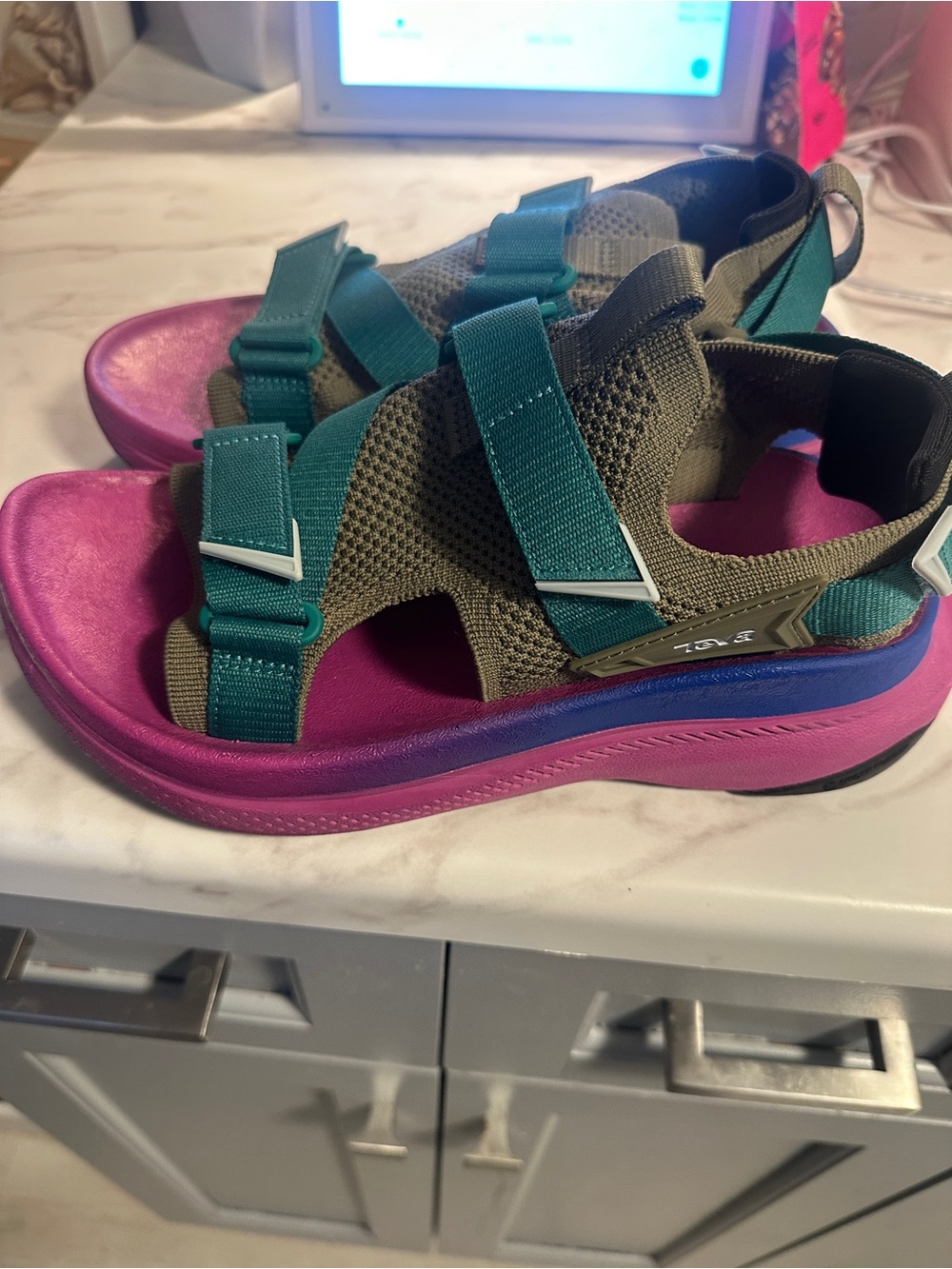 Teva Women's Aventrail Trail Running Sandal size 8.5